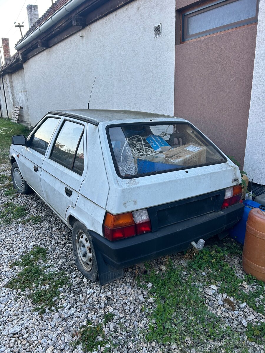 Skoda Favorit bez TP a SPZ - 3