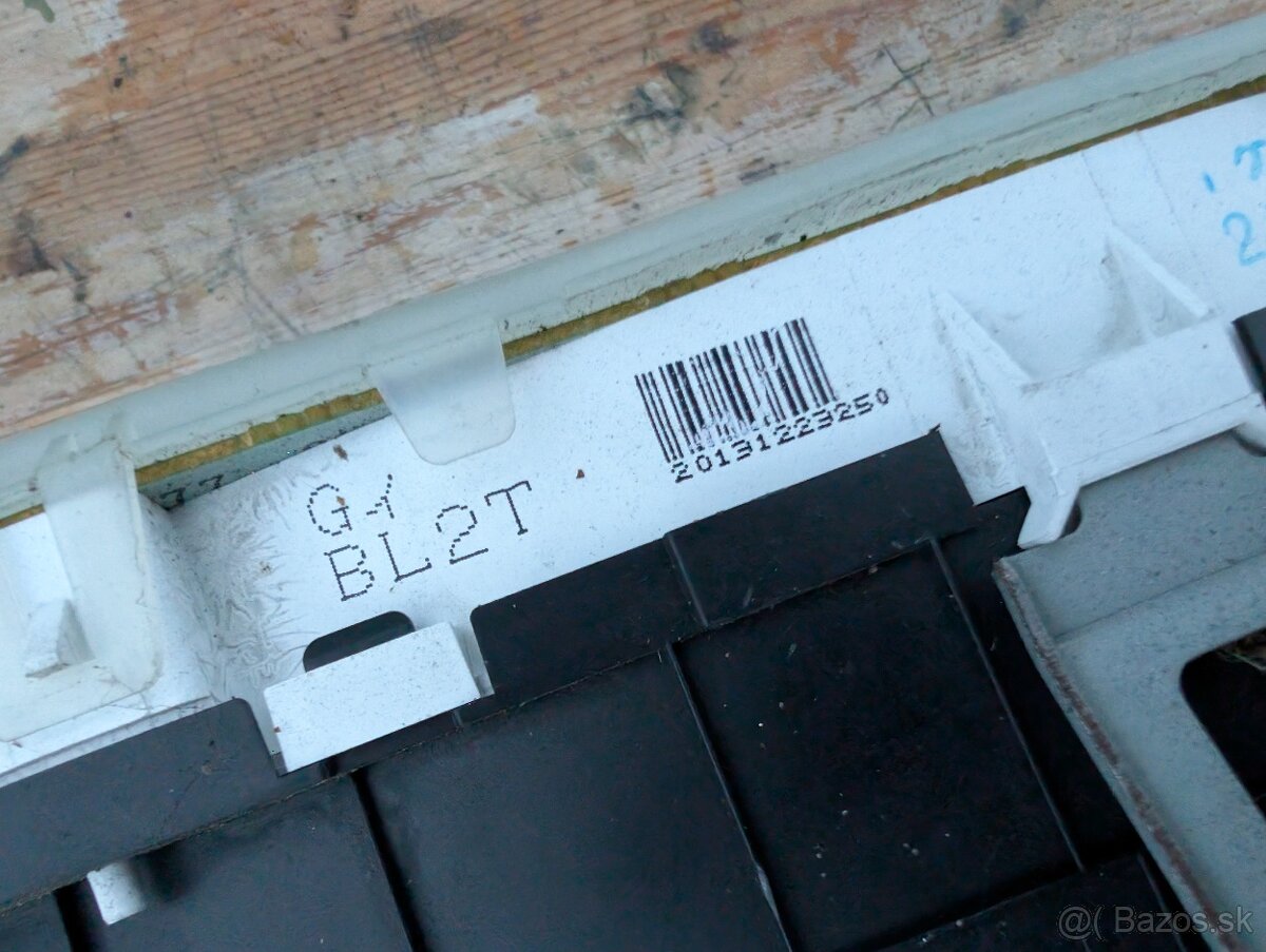 Mazda 323 budiky tachometer - 3