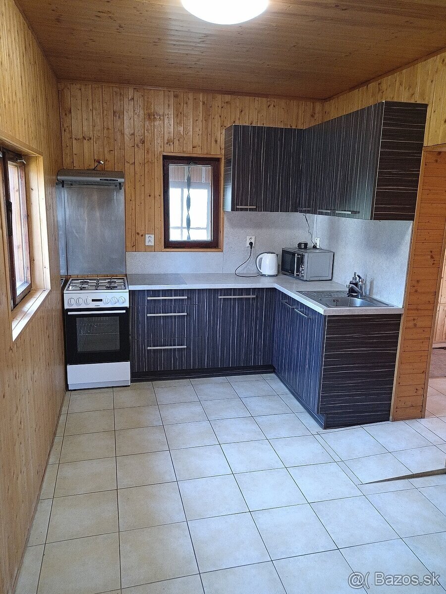 Chata u přehrady Zvolen- celoroční bydlení po rekonstrukci - 3