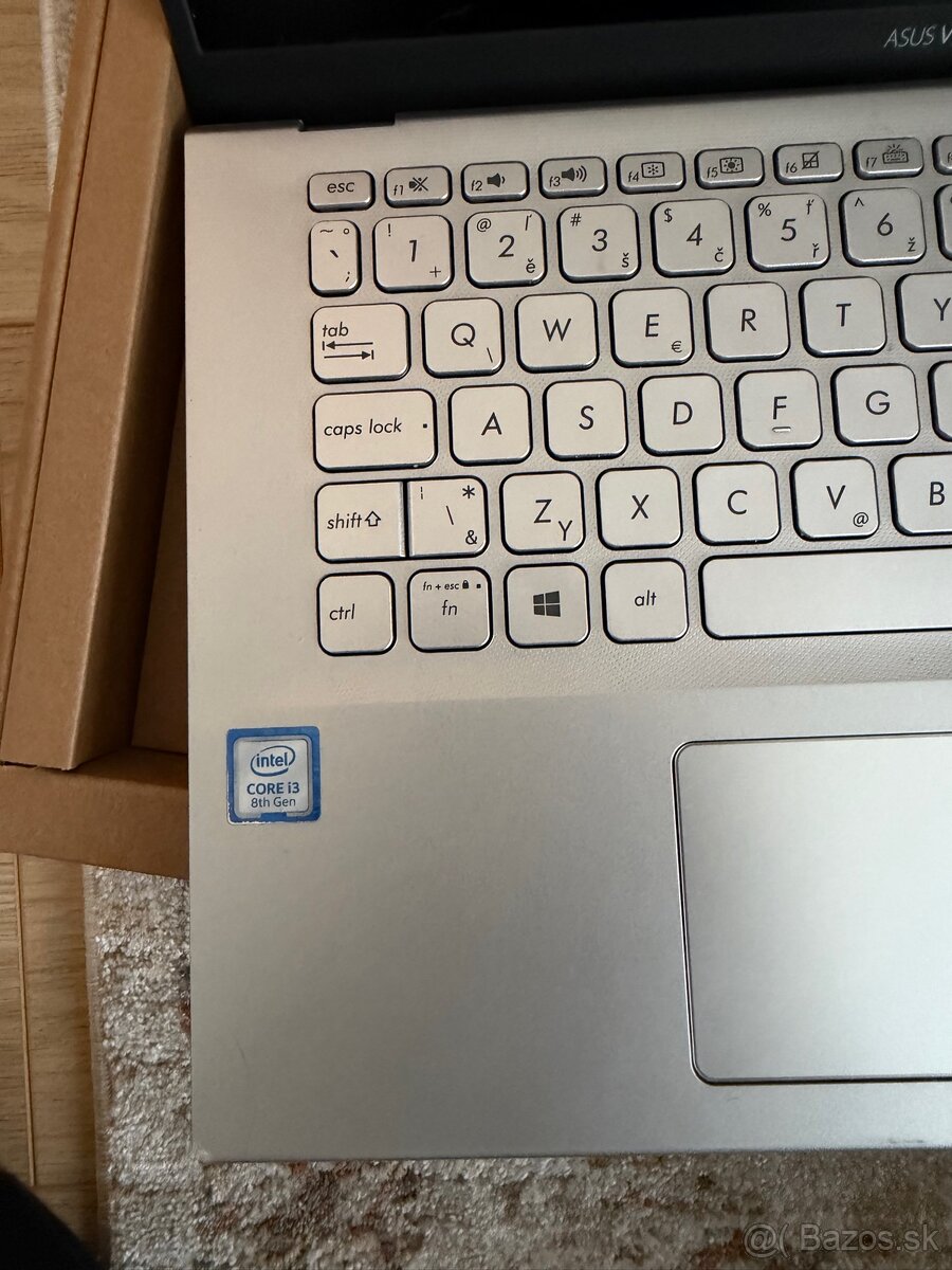 Asus VivoBook i3 - 3