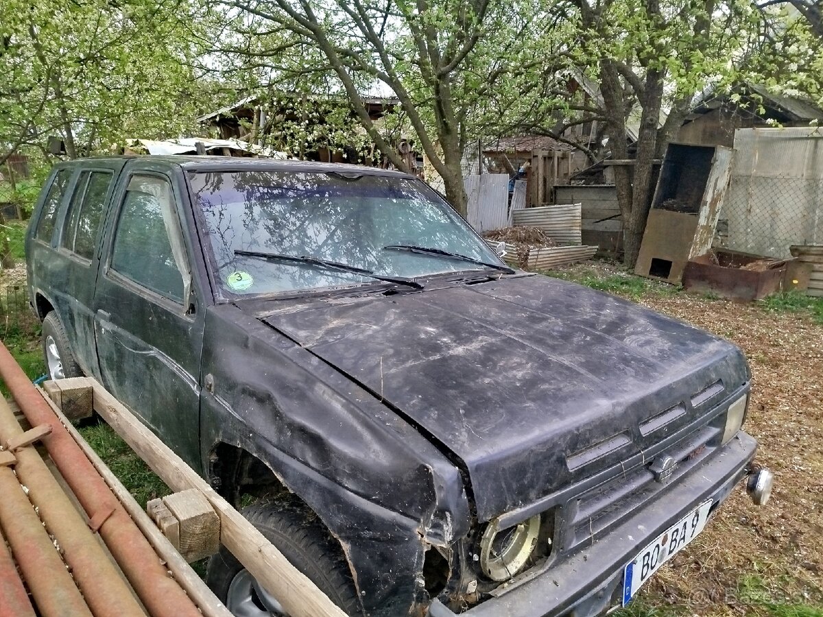 Nissan Terrano 1 - 3