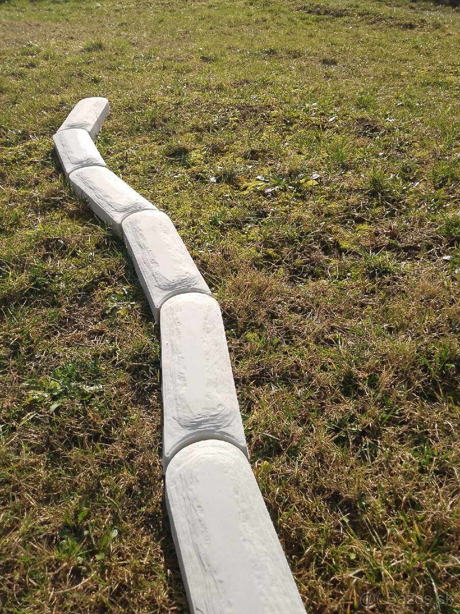 Trávnikovy lem/obruba - 3