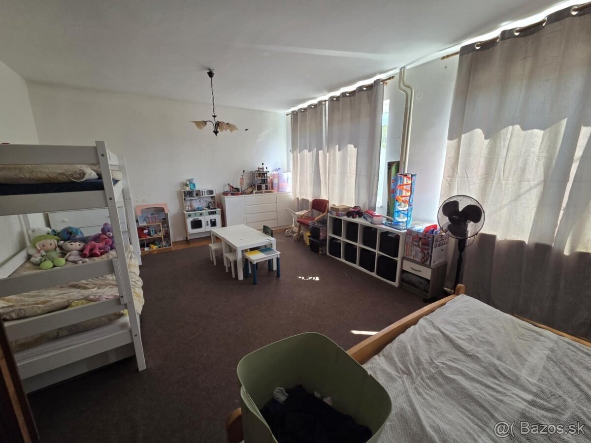 Predáme rodinný dom s pekným pozemkom v Kamenici nad Hronom. - 3