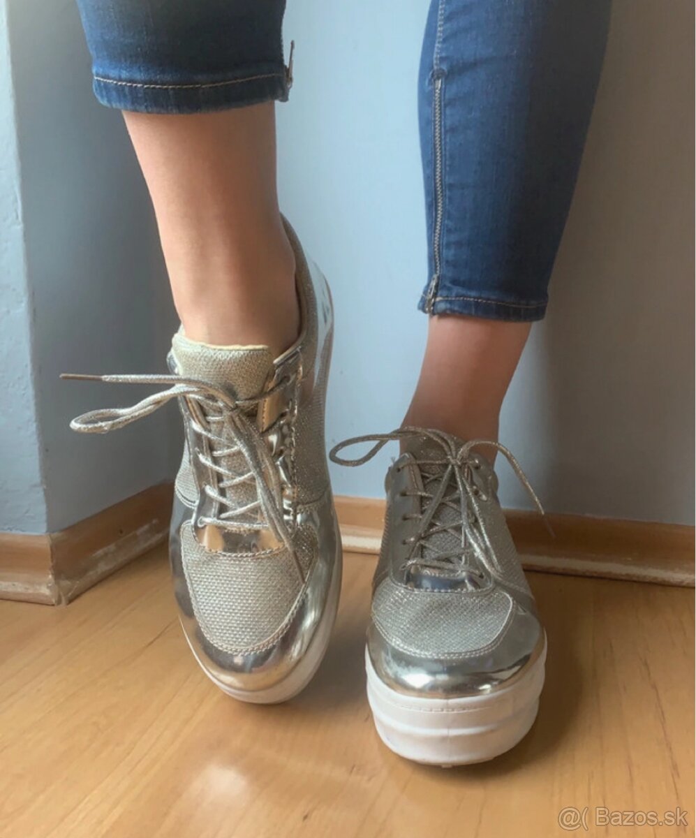 Strieborné lesklé tenisky - 3