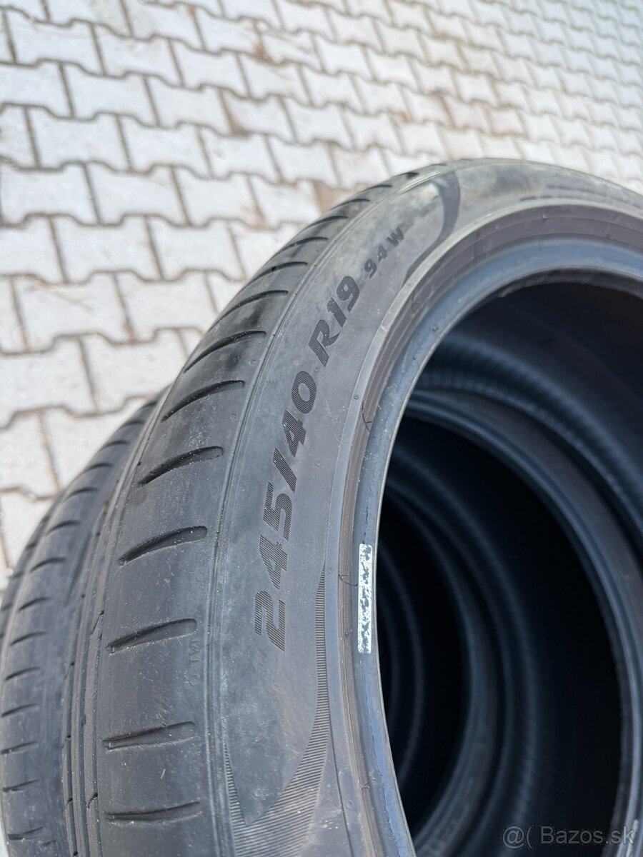 Pirelli P Zero 245/40 R19 - 3