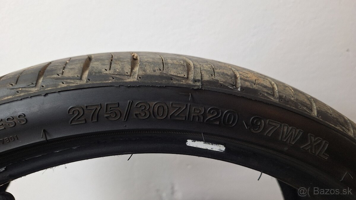 275/30 R20 - 3