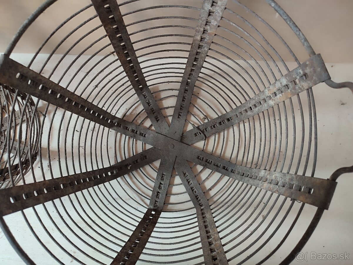 Staré kovové koše - 3