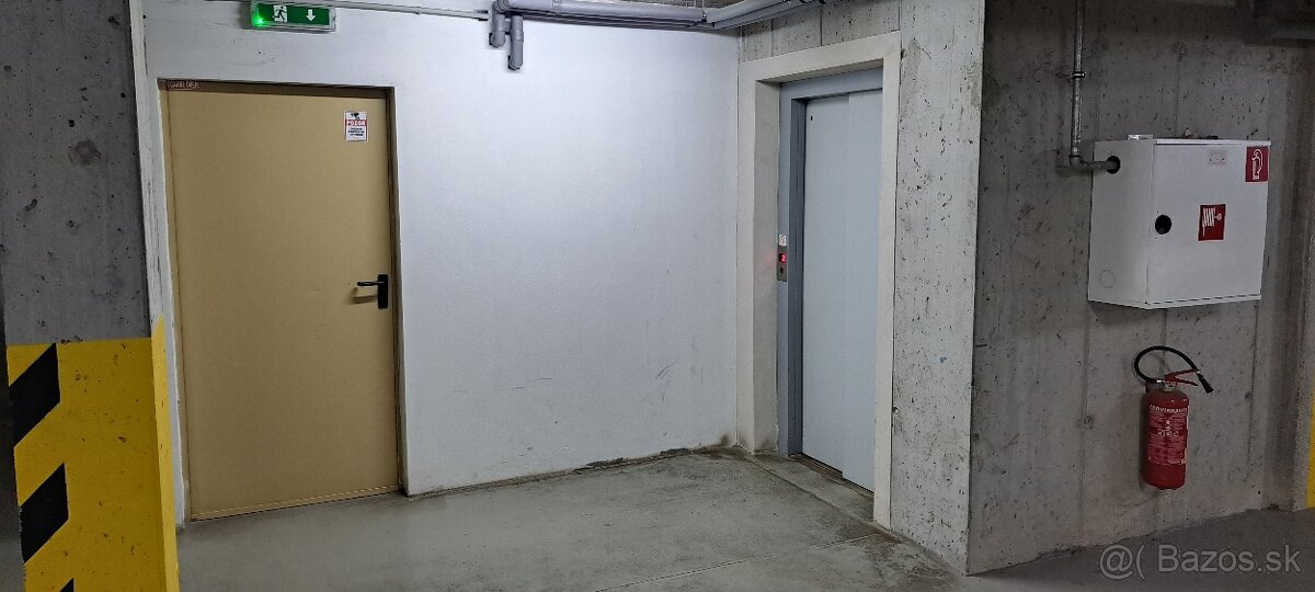 Predám podzemné garážové státie Švermova 42 - 3