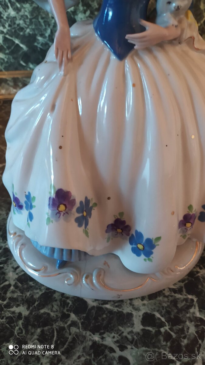 Royal dux soška- dáma so psíkom - 3