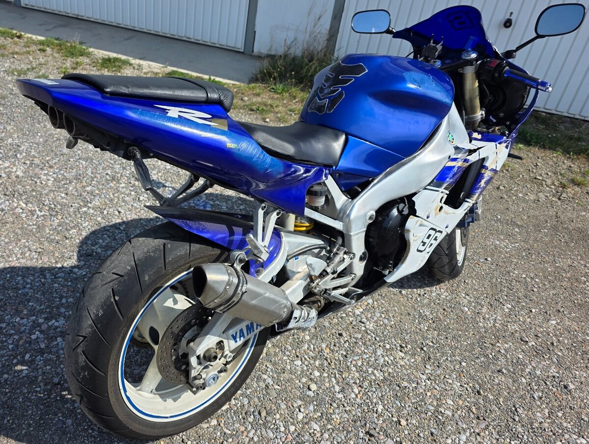 Yamaha r1 - 3