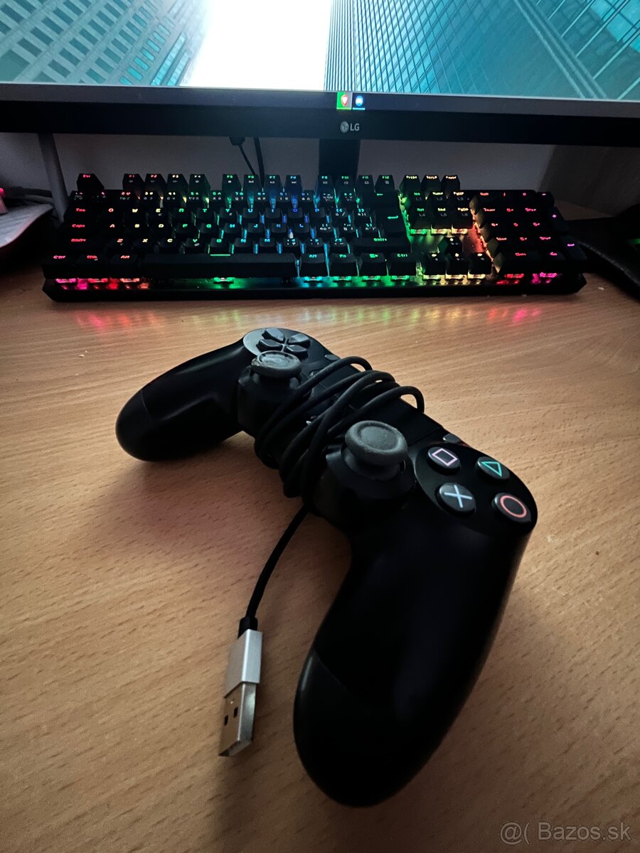Predám PS4 Dualshock - 3