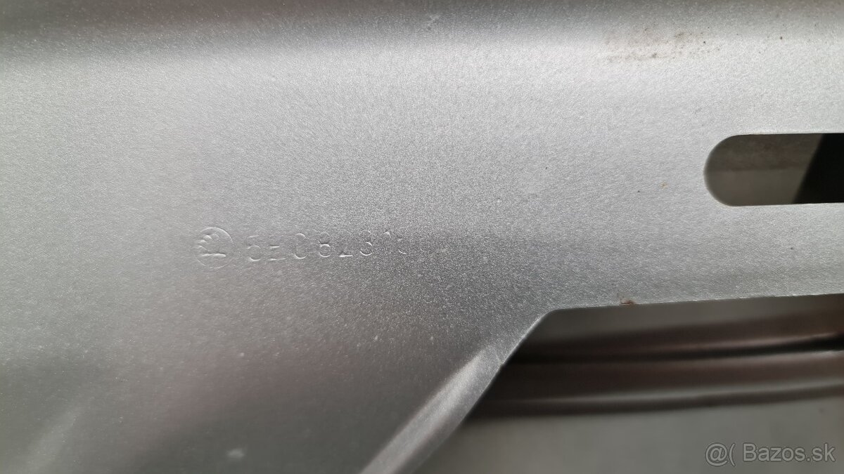 Predná kapota Škoda Octavia 3 Facelift 2017-2020 - 3