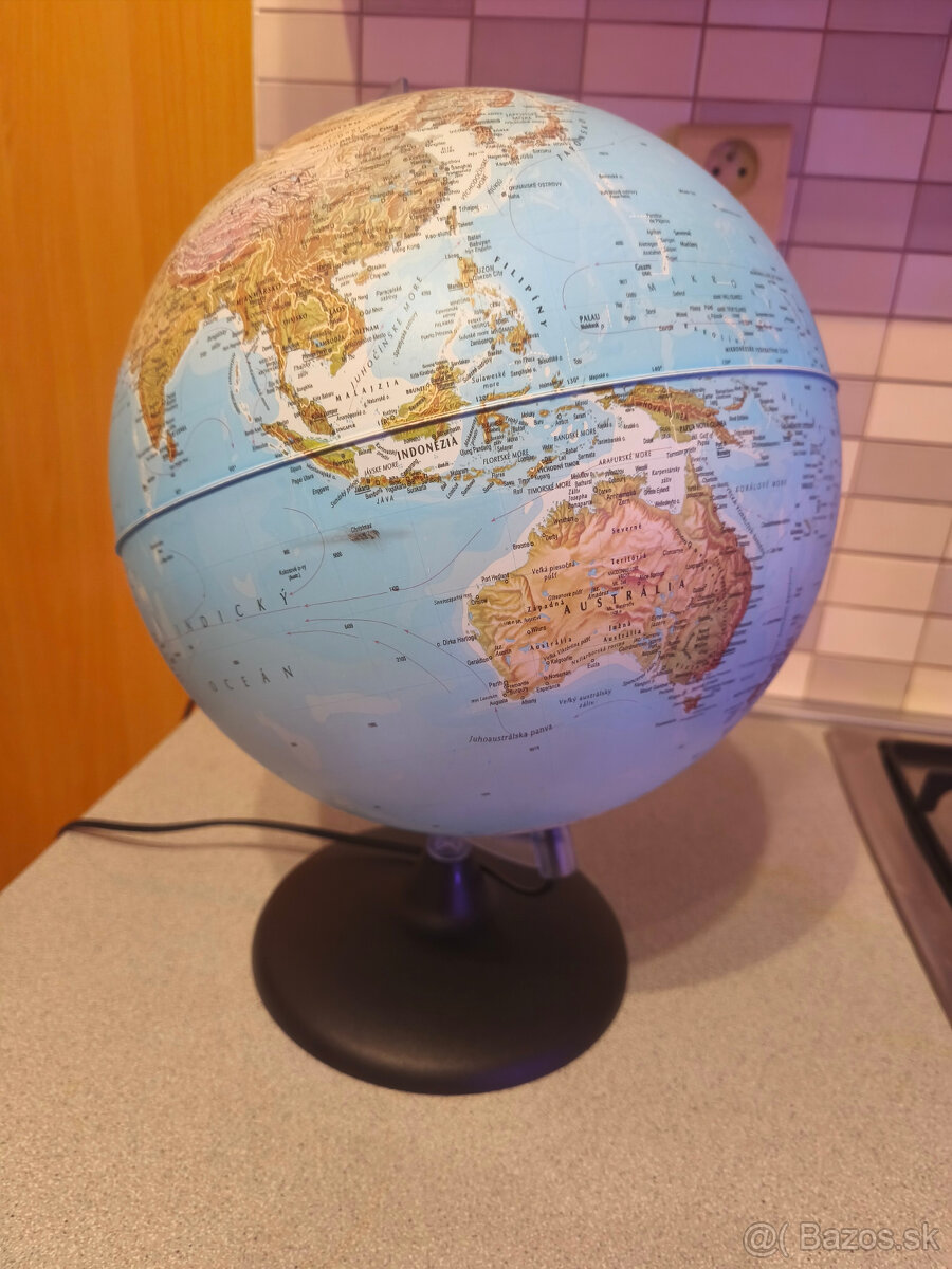 Svietiaci glóbus - 3