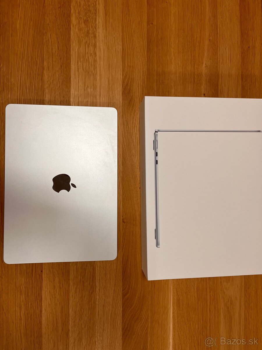 Apple MacBook Air M2 256GB, 8GB RAM - 3