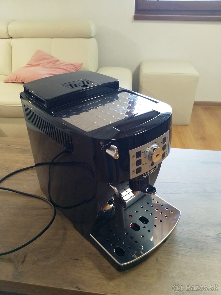 Kávovar Delonghi Magnifica S - 3