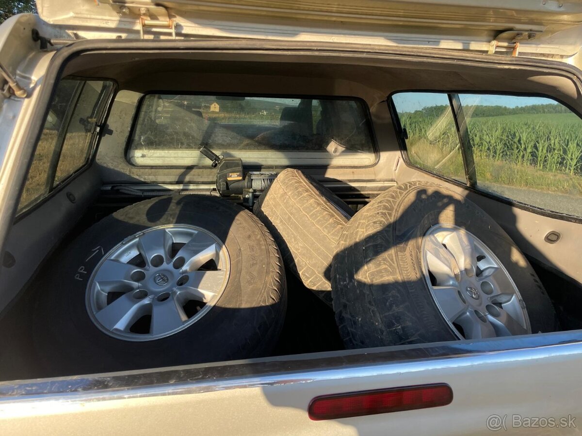 Toyota Hilux 2.5 I D-4D DC