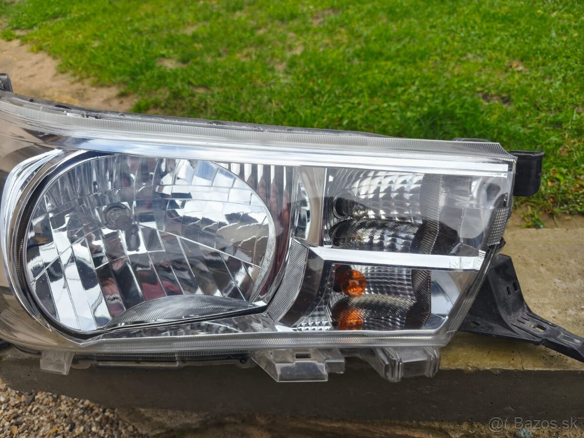 Predné svetlá na Toyota Hilux 2015-2020