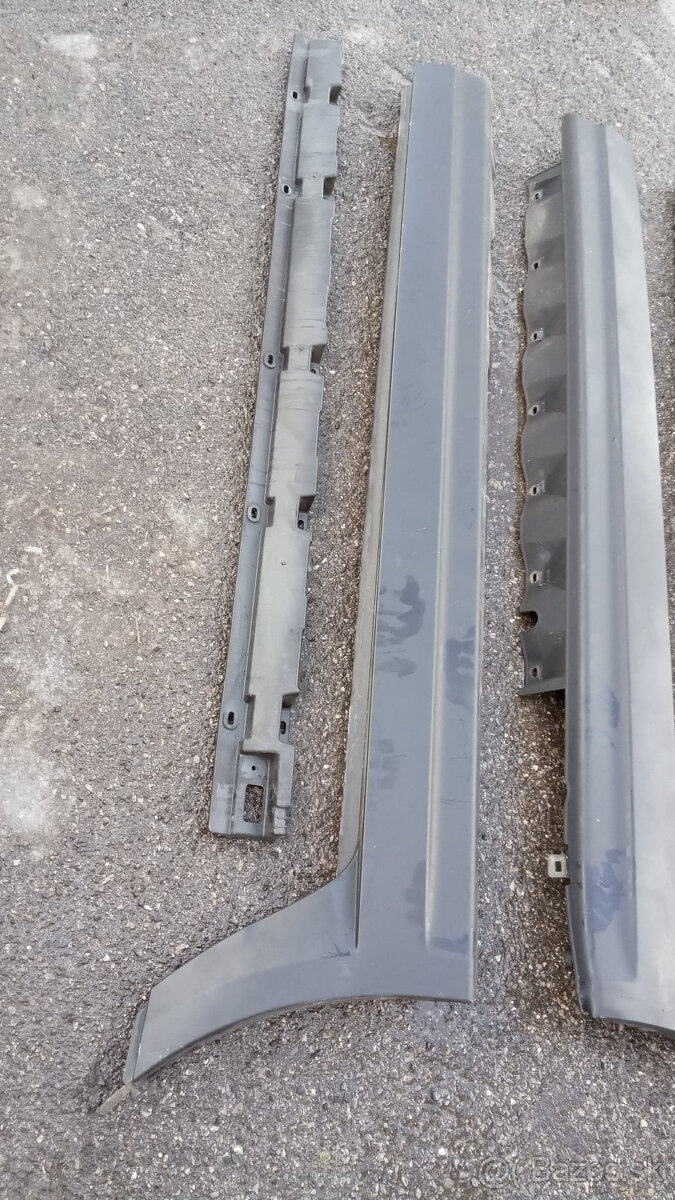 BMW X3 E83, X1 F48 plastové prahy - 3