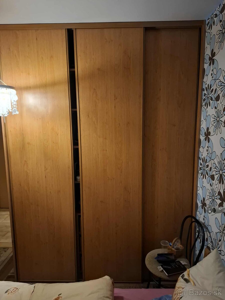 Predám 2 vstavané skrine - 3