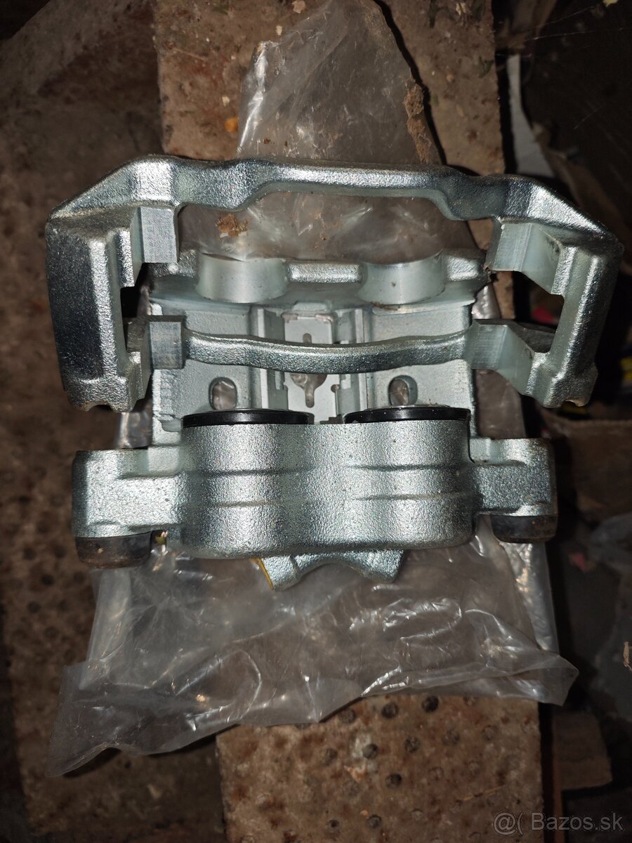 Iveco Daily brzdový strmeň - 3