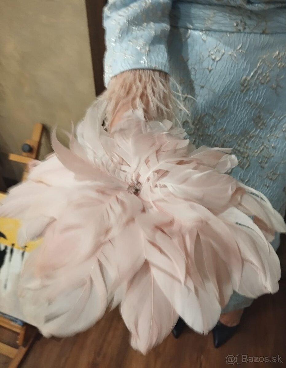 Svetlomodré šaty s ružovými doplnkami Matilde Cano - 3