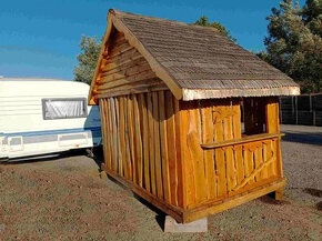 Predám drevený vyrezávaný altánok so šindľovou strechou - 3