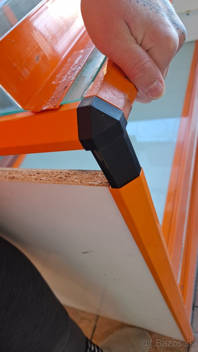 Sklenený pult + Drevená polica + Poličky - 3