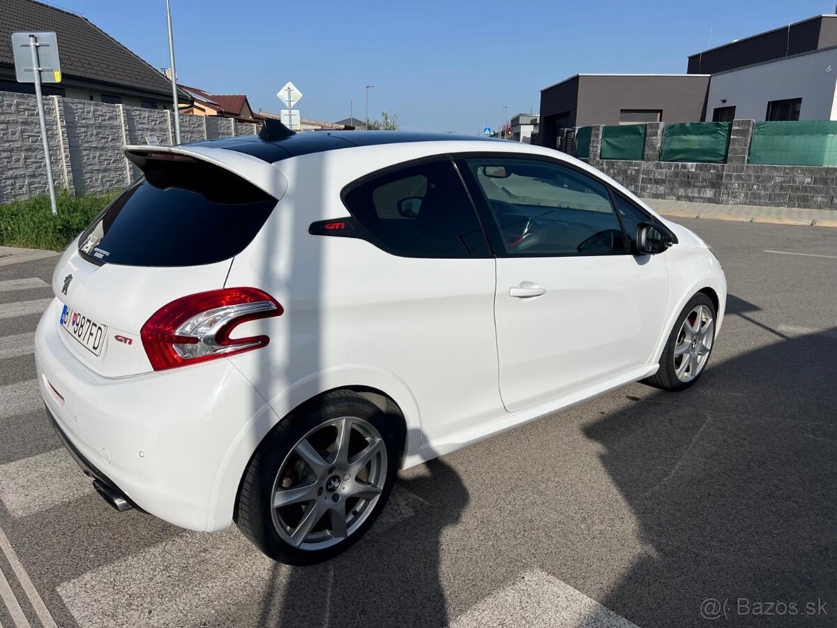 Peugeot 208 gti - 3
