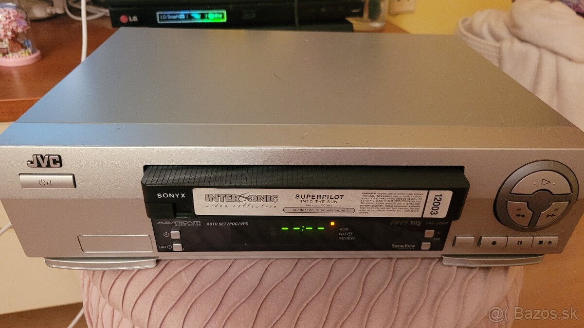 Videorekordér JVC HR-J587EU - 3