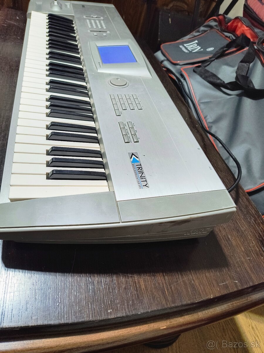 KORG TRIN ITY - 3