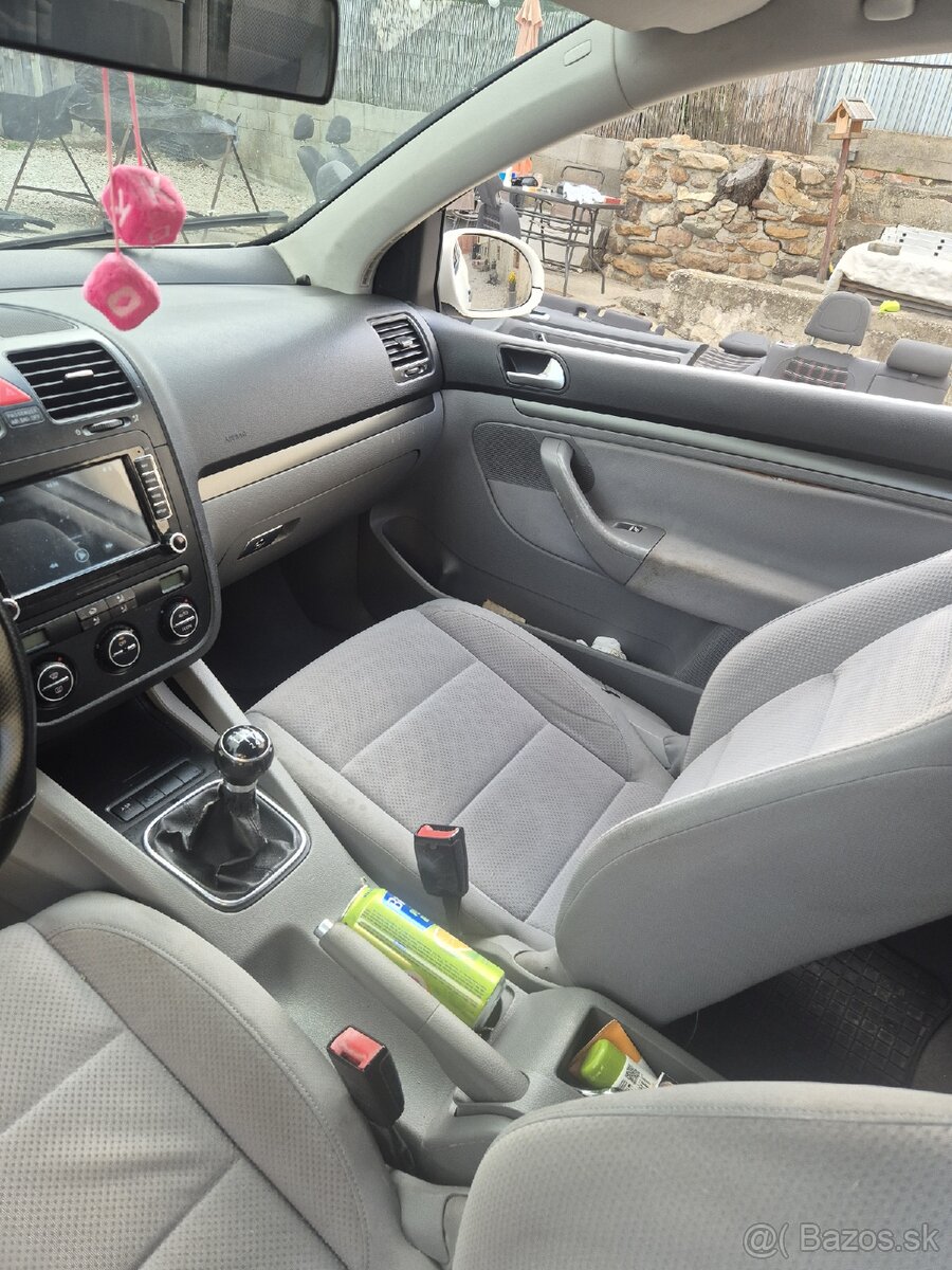 Interiér , sedačky vw golf 5 3dverak - 3