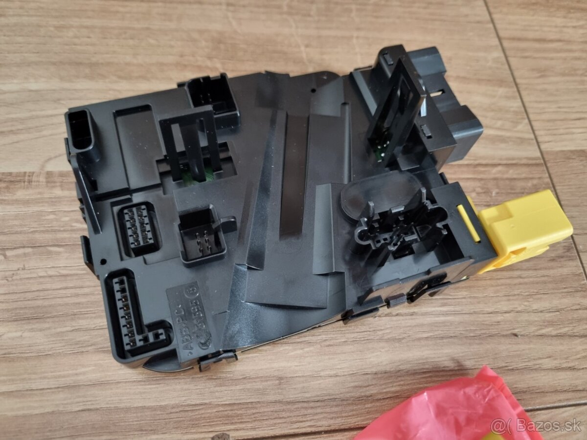 PODVOLANTOVA RIADIACA JEDNOTKA NA MULTIFUNKCIU - 3