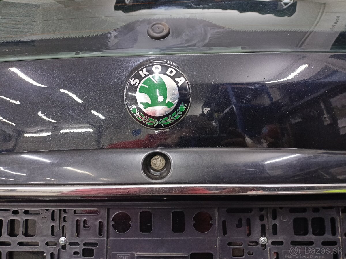 Kufor ( piate dvere ) Octavia 1 - 3