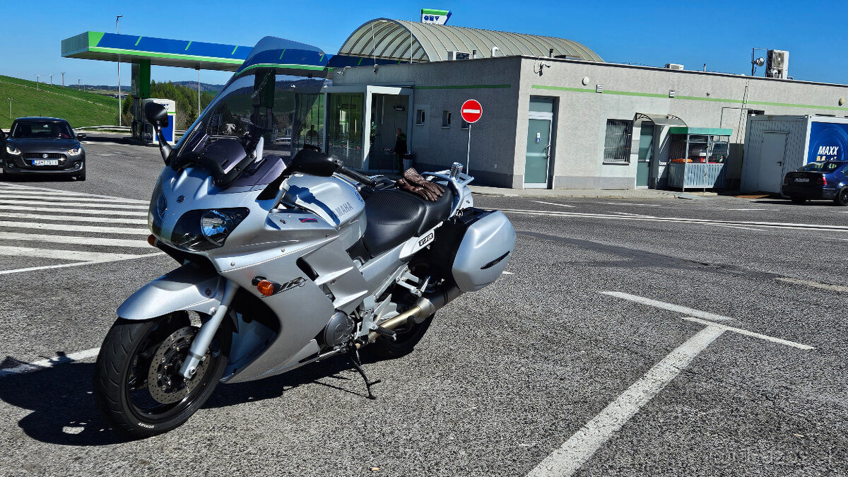 Yamaha FJR 1300 - 3