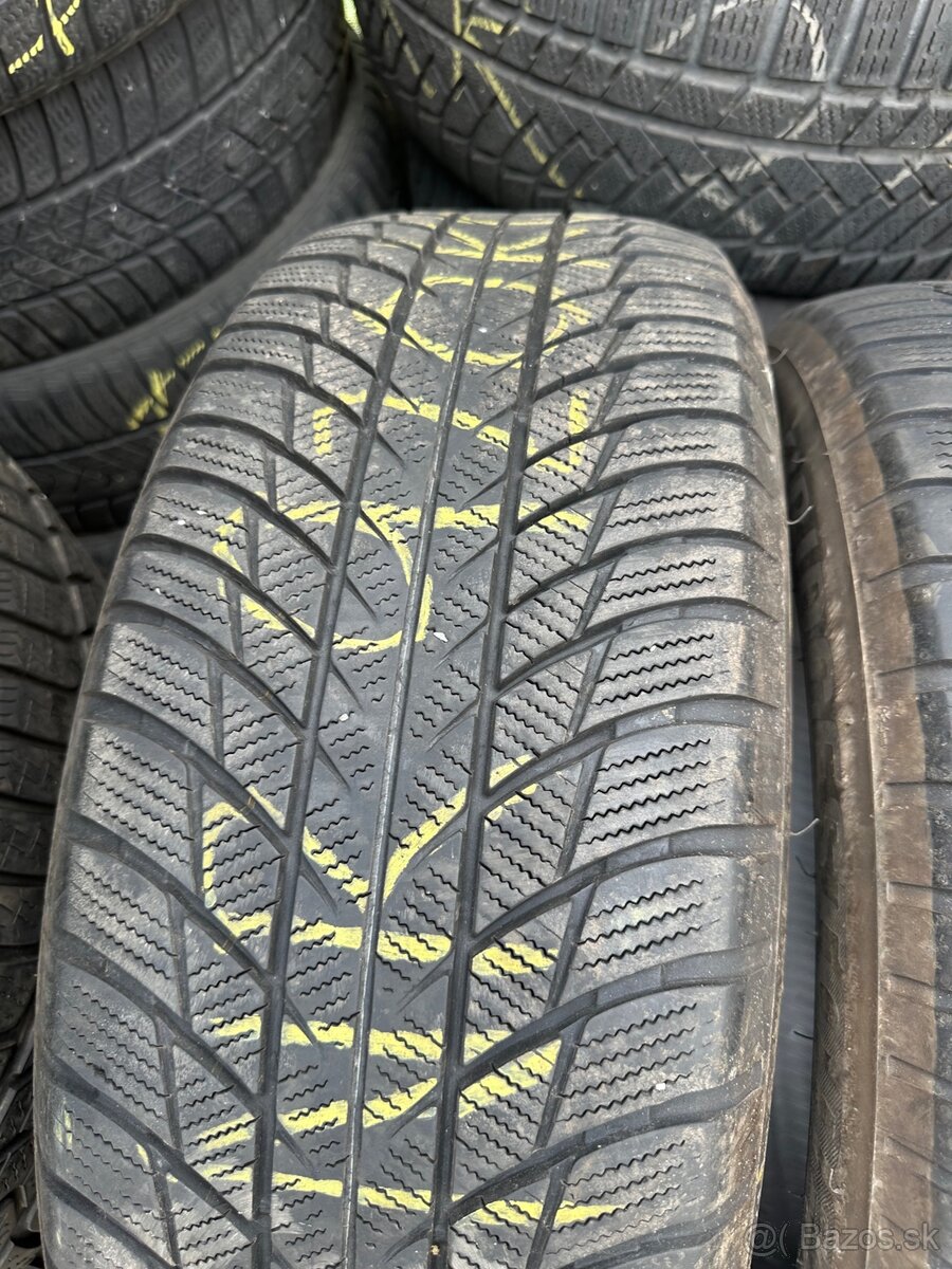225/60 R18 zimne Brigestone - 3