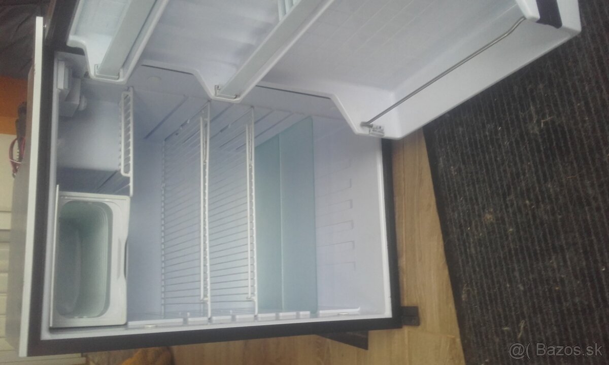 Isotherm 130l.12/24V do karavanu - 3