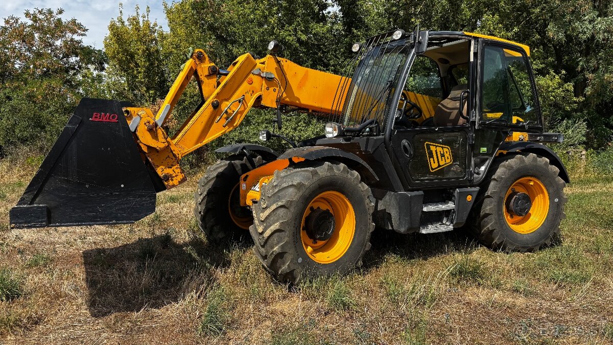 Teleskopicky nakladač JCB - 3