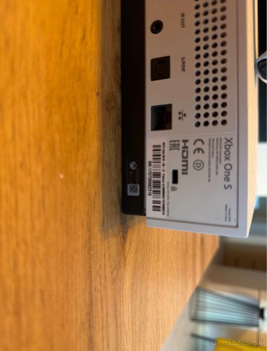 Xbox One S - 3