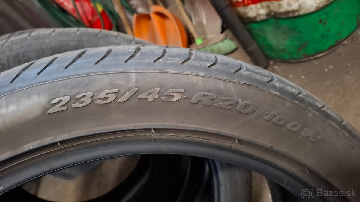 235/45 R20 - 3