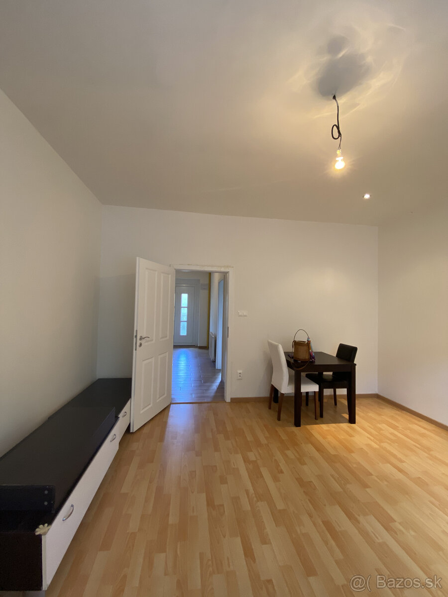 Len u nás v ponuke: Predaj 2 izbového bytu pri OC Centrál v - 3