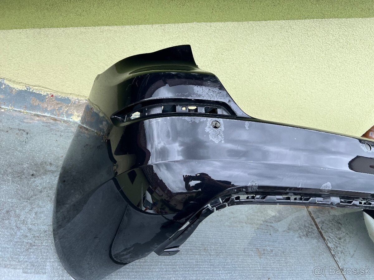 Opel astra J 4 kombi zadný naraznik - 3