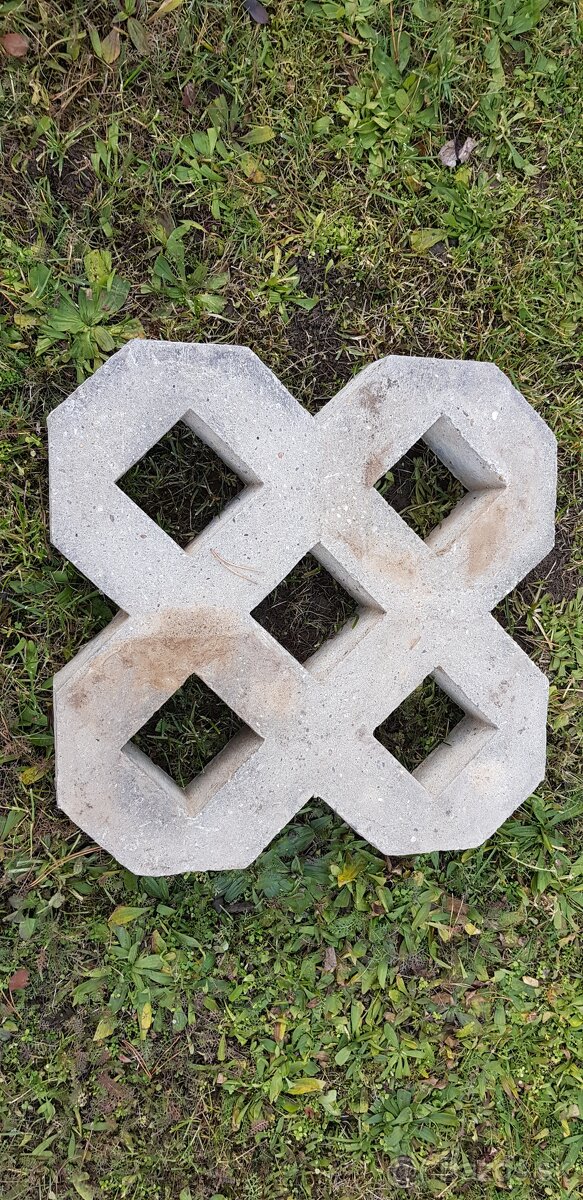 Zatrávňovacia dlažba 50x50x8 - 3
