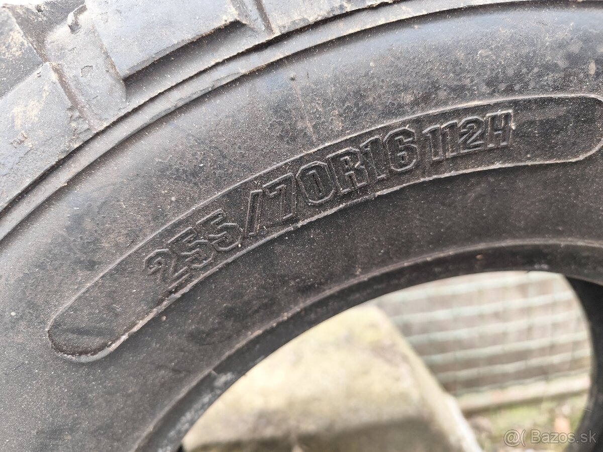 255/70 r16 - 3