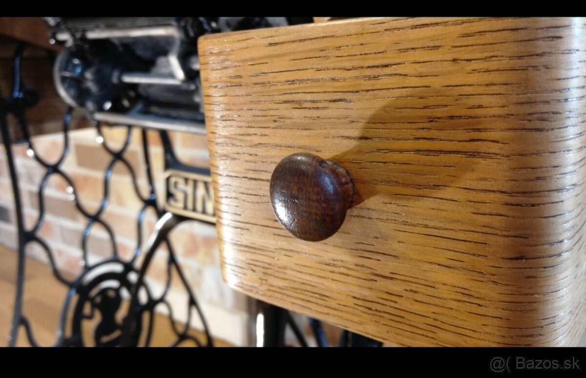 Predam stolik singer. - 3