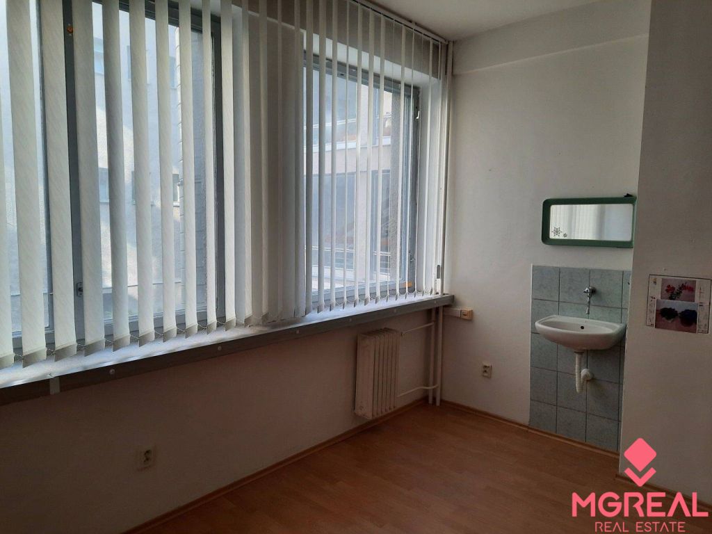 Prenájom kancelárií 21 m2 v centre Trnavy - 3