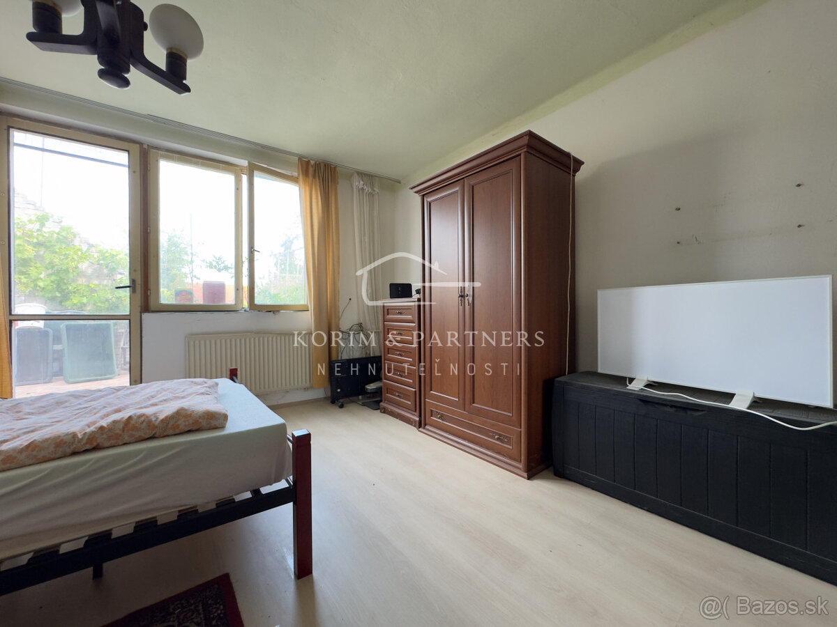 Dom bez záhrady s menším dvorom a terasou, Komárno - 3