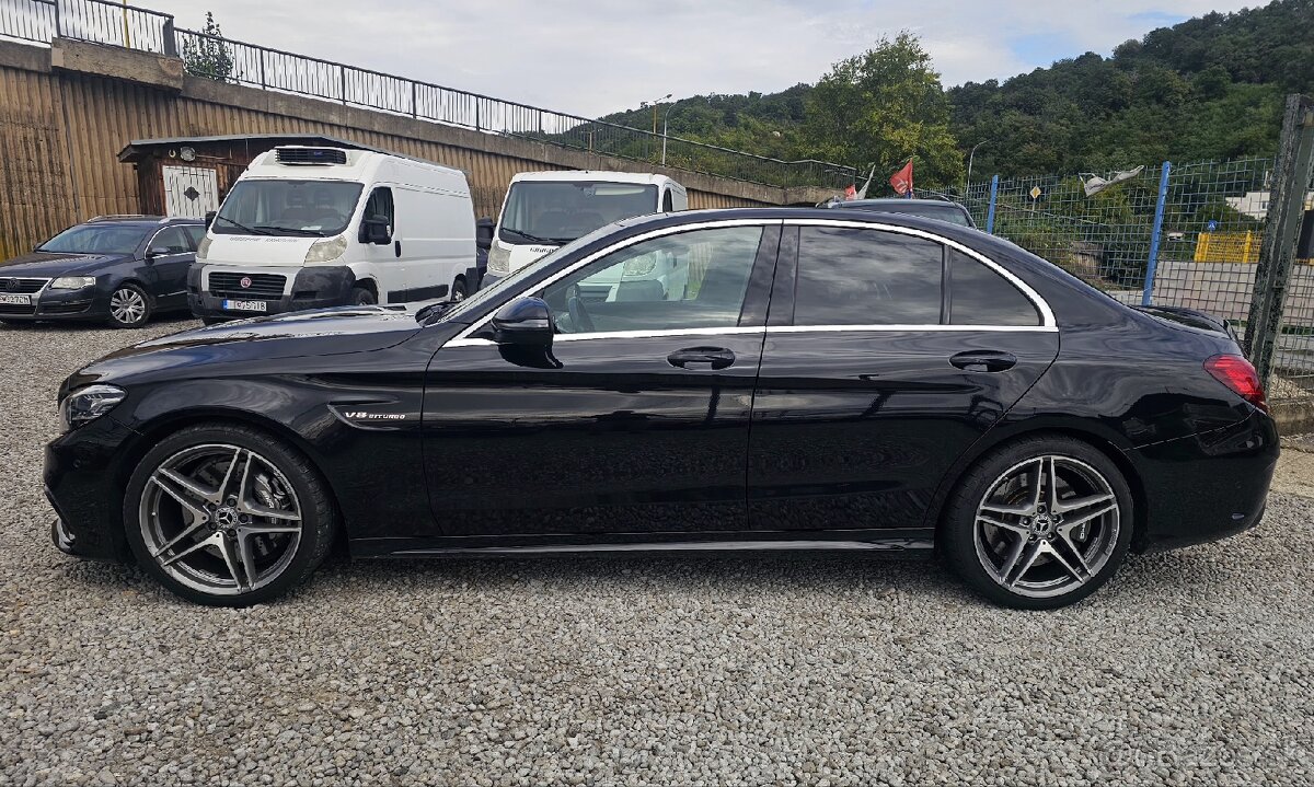 Mercedes-Benz C63 AMG A/T - 3