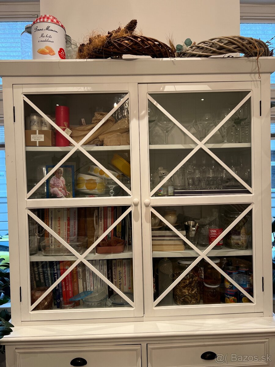 Skrine a vitríny - 3