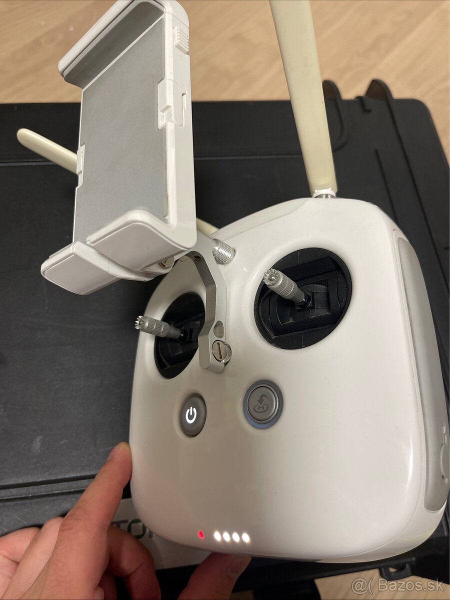 Ovládač k dronu DJI Phantom 4 Pro - 3