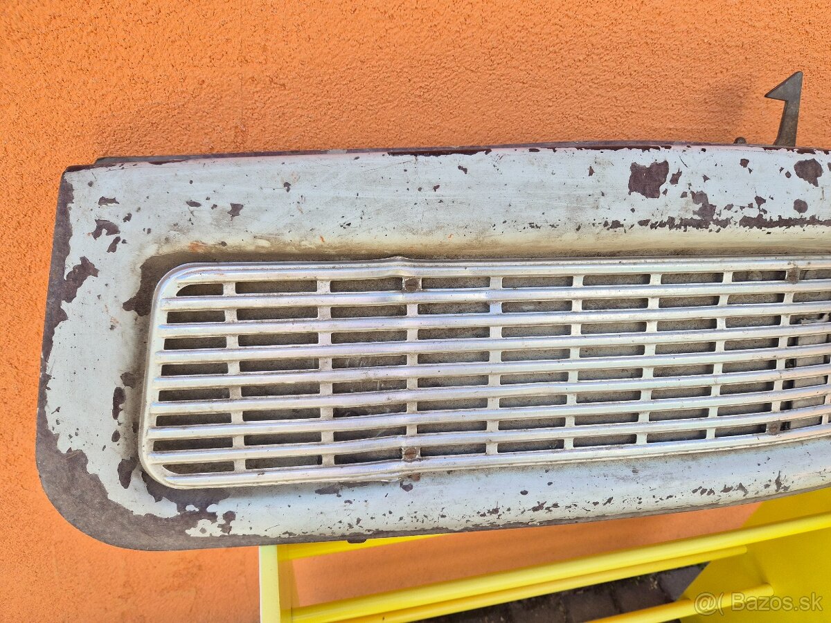 Trabant 601 – přední mřížka - 3